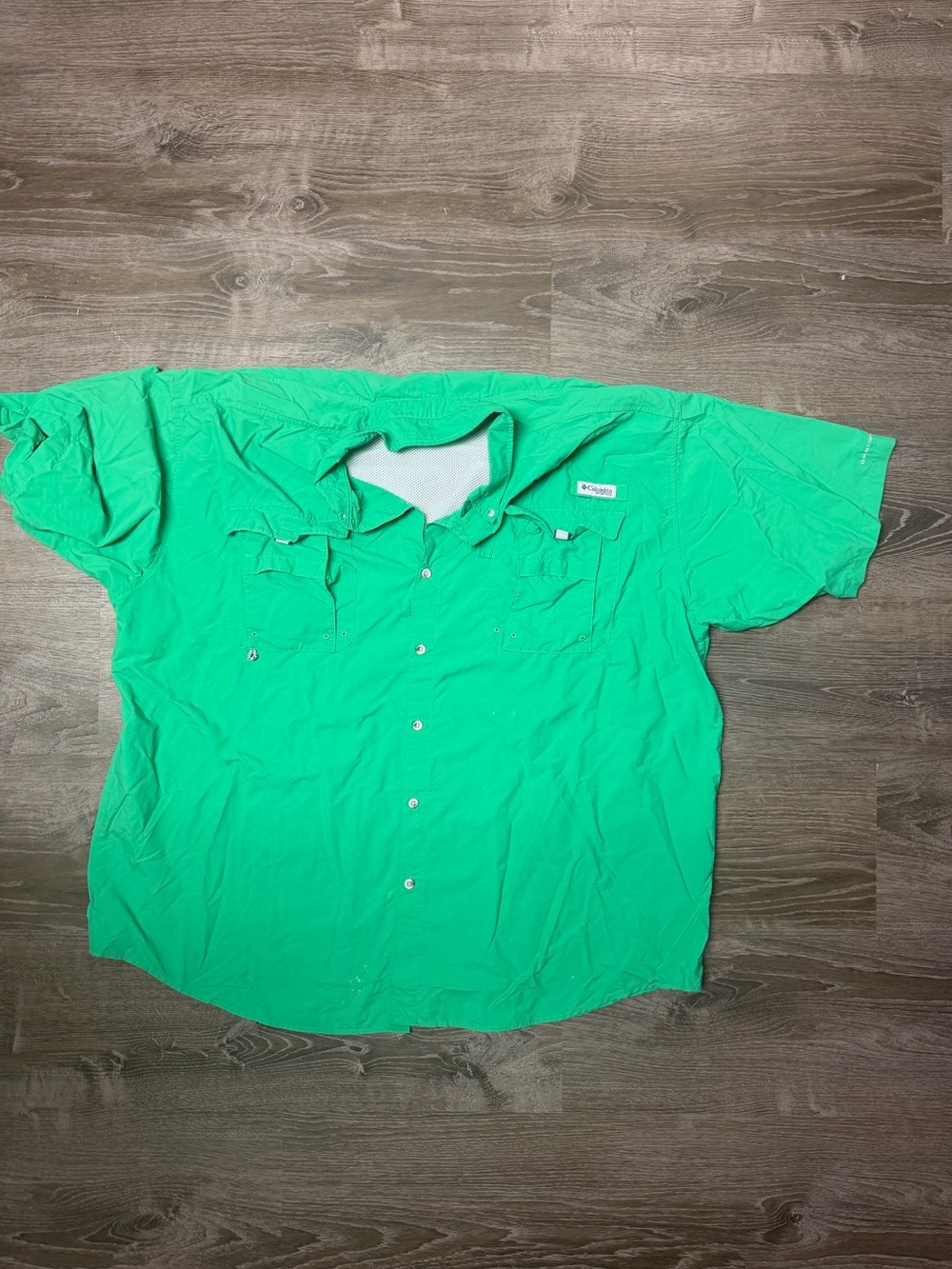 Columbia Short Sleeve Button-Up Shirt in Bright Green